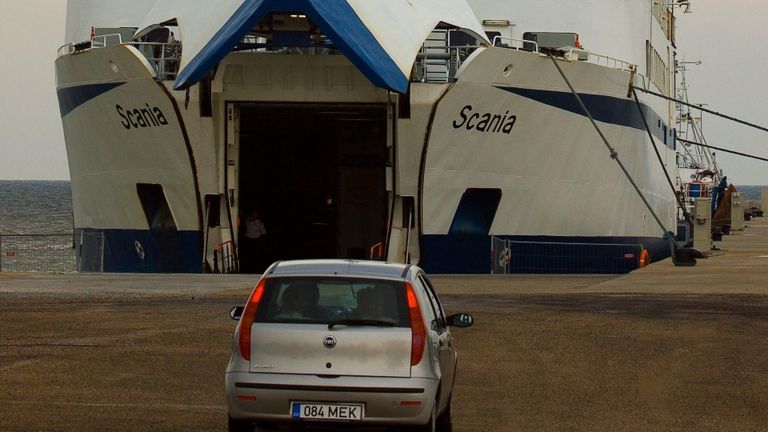 Varem on Ventspilsi ja Mõntu vahet sõitnud parvlaev Scania.