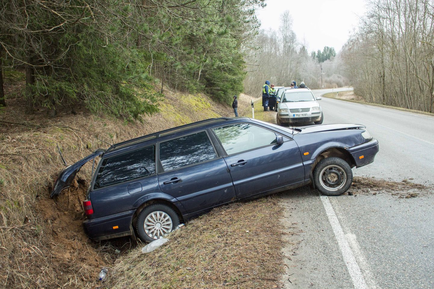 Otepää lähedal kraavi sõitnud autos viibis õnnetuse hetkel neli inimesi, kuid keegi neist viga ei saanud.
