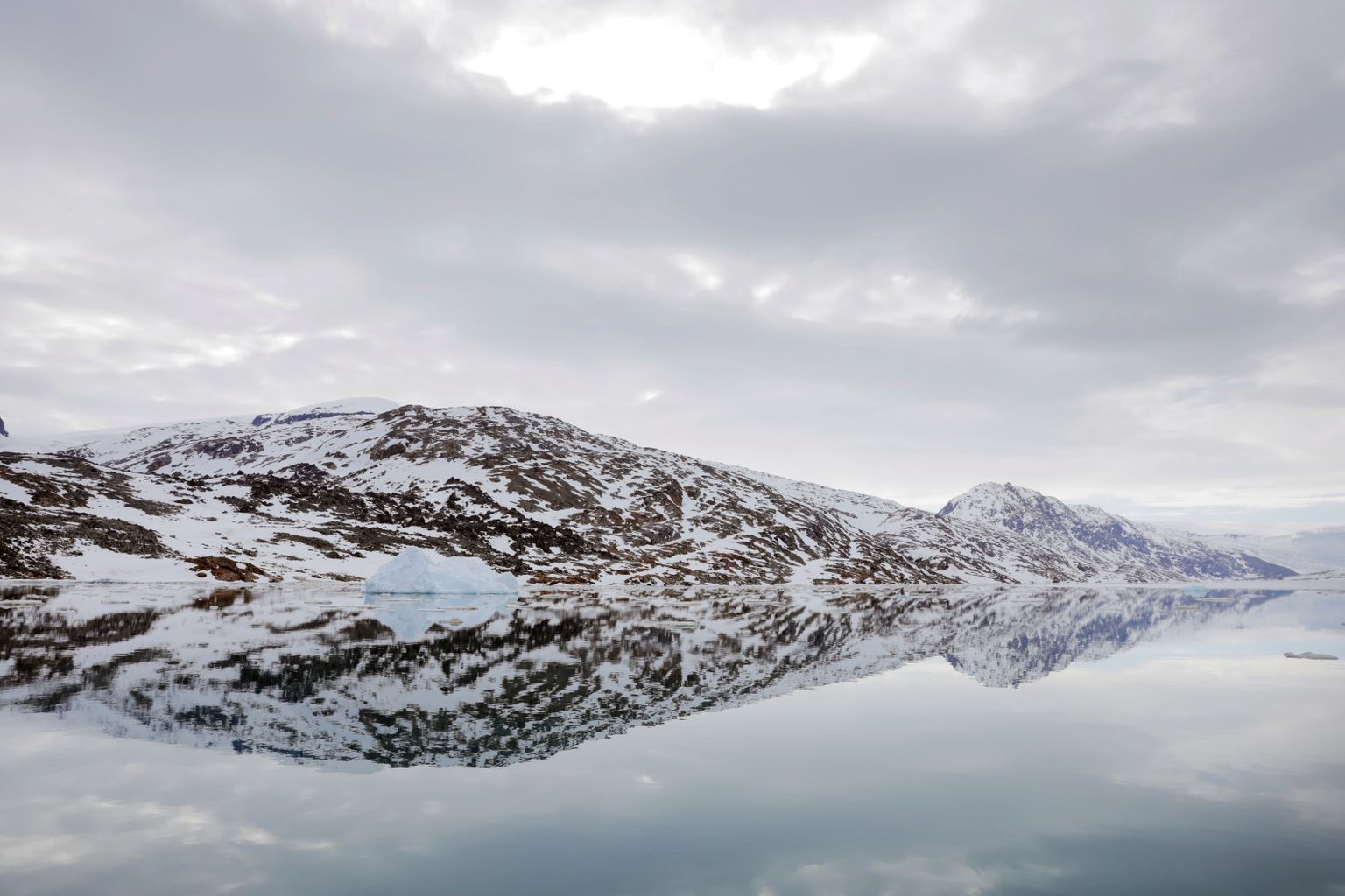 Gröönimaa. Sellest põhjas kõige põhjapoolsem saar