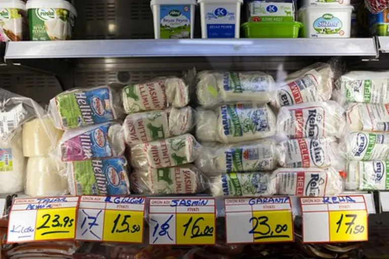 Halloumi ehk kitsepiimajuust on üks neid produkte, mida Küproselt enamasti kaasa viiakse.