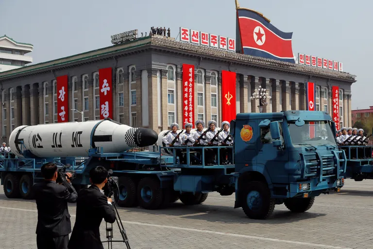 Põhja-Korea sõjaväeparaad Pyongyangis