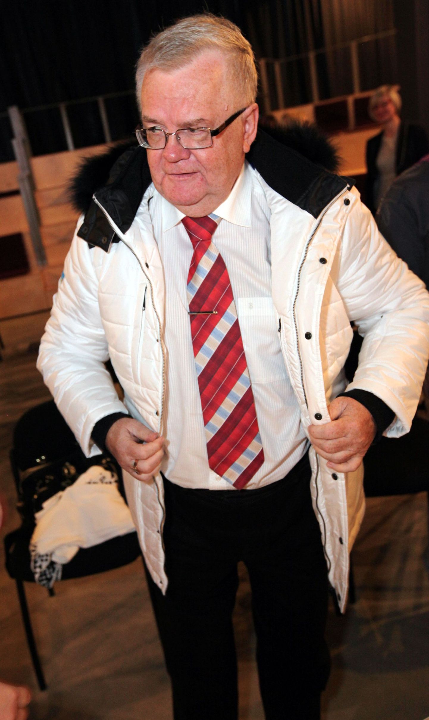 Edgar Savisaar Eesti olumpiavormi hulka kuuluva jopega.