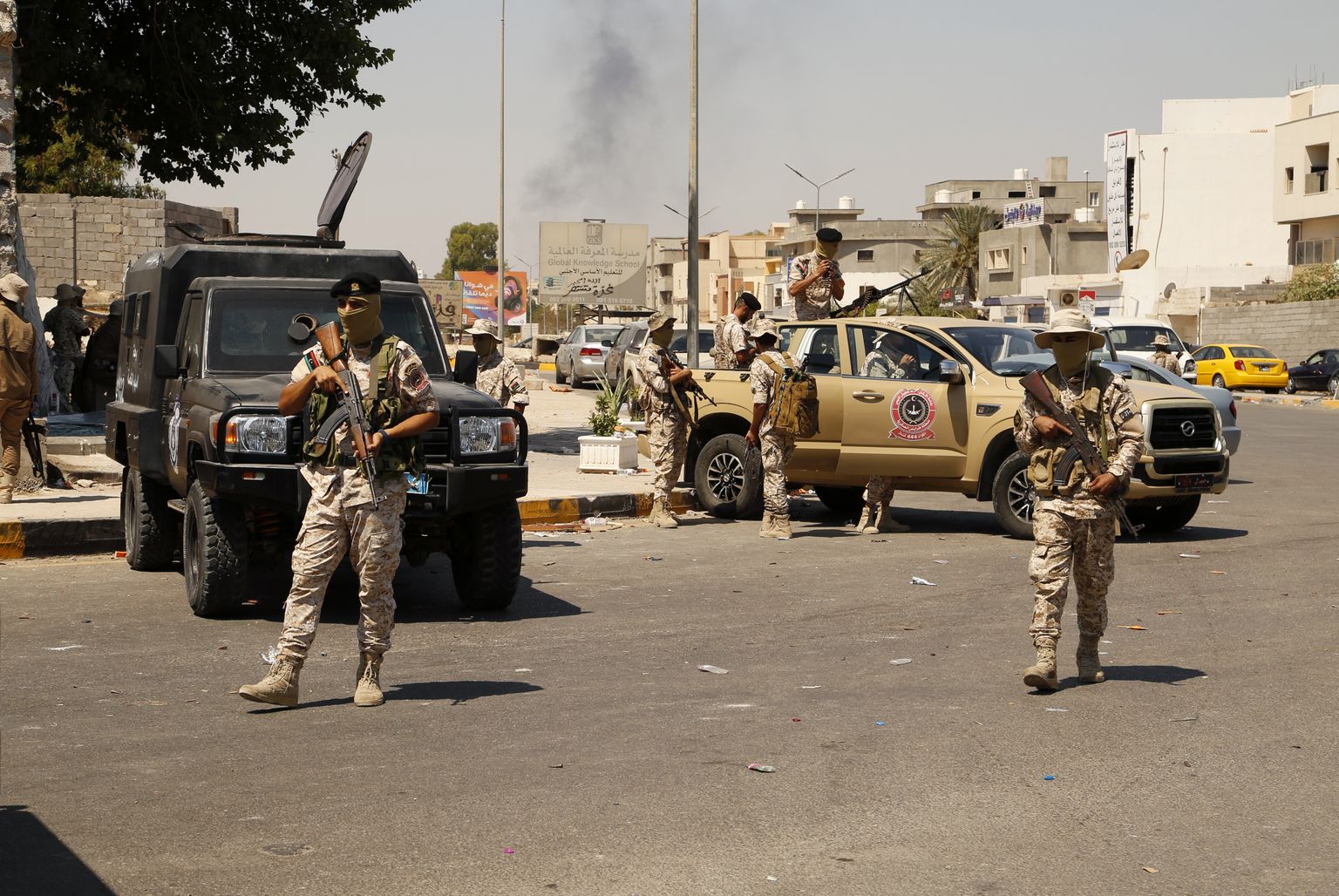 Liibüa relvajõud Tripolis sel nädalal puhkenud tulevahetuse järel korda valvamas.
