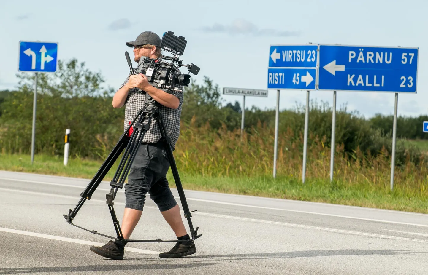 Filmi “Mehed” filmivõtted Lihula Olerexi tanklas.