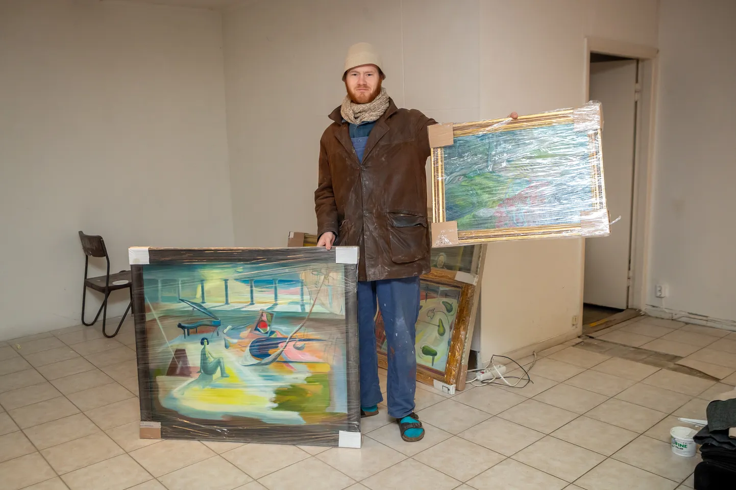 Kunstnik ja tema looming: Vabakutseline loomeinimene Hans Johannes Preegel näitab oma maale märtsis Holostovi keskuses avatavas ateljees.