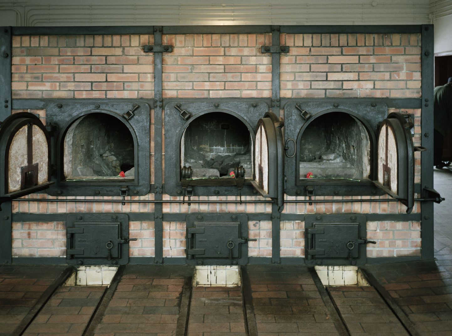 Krematoorium Buchenwaldi koonduslaagris. Selle rajanud Topf & Söhne kontori aknast oli surmalaager näha.