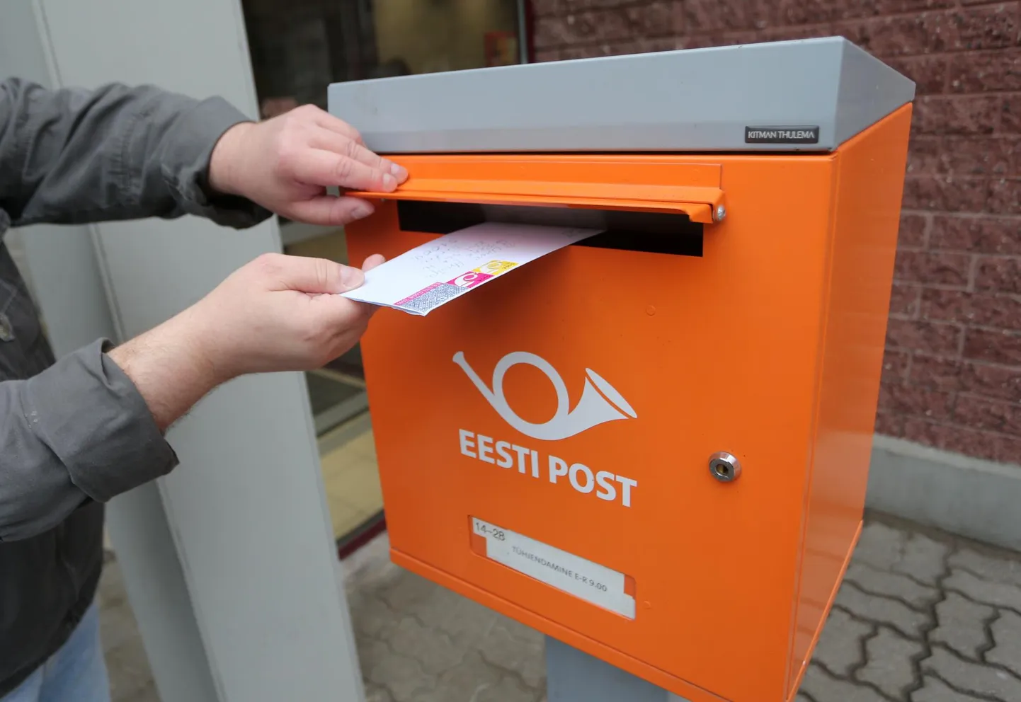 Käesolevast nädalast kehtib Omniva personaalse postiteenuse uus hinnakiri, mille kohaselt saavad kõik inimesed, kes elavad väljaspool suuremaid linnu, tellida endale postikulleri koju või töökohta tasuta.