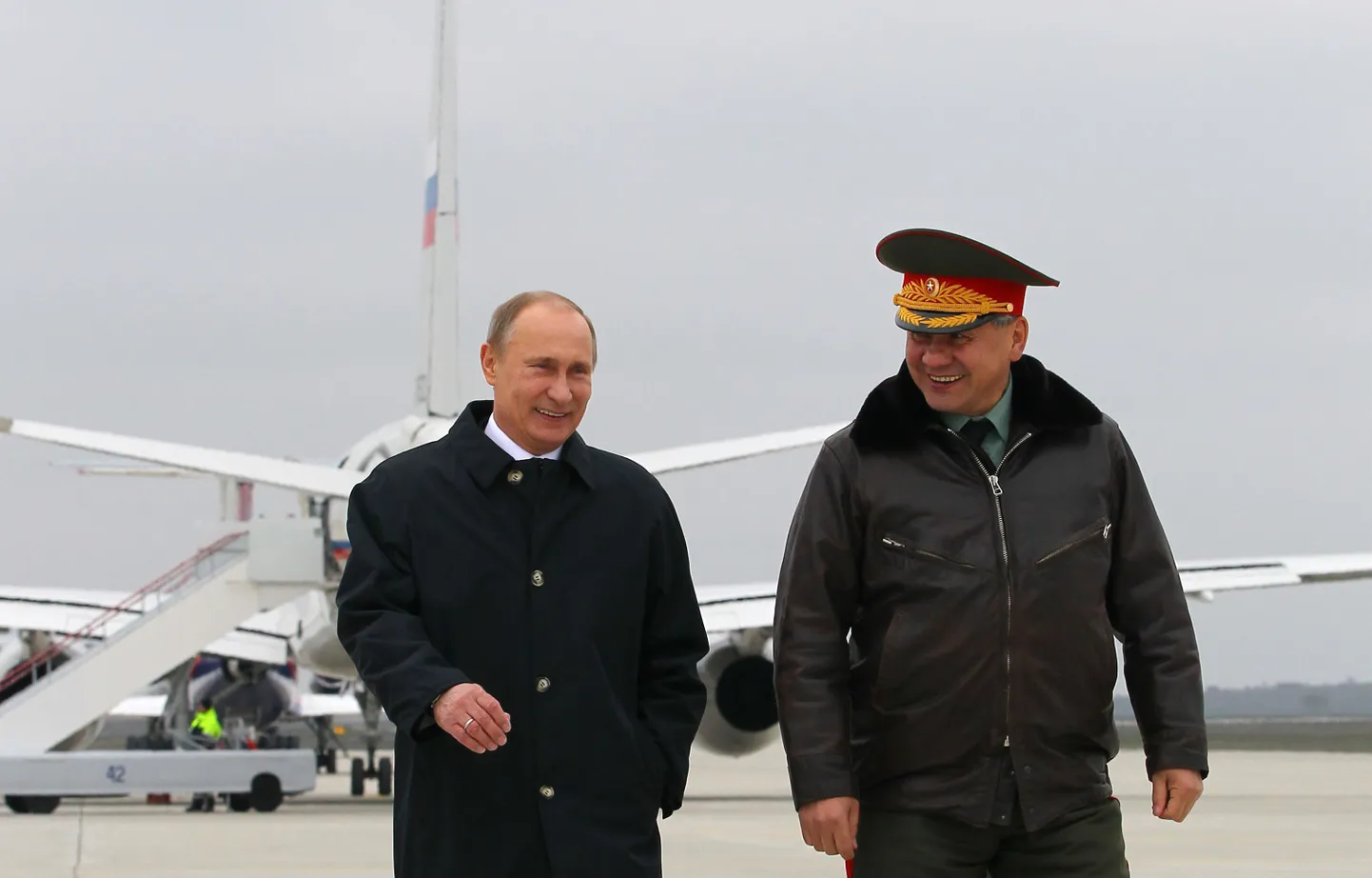 Venemaa president Vladimir Putin (vasakul) ja kaitseminister Sergei Šoigu.