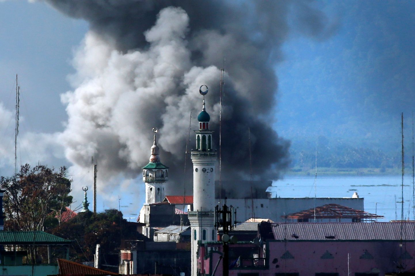 Valitsusvägede pommirünnak Marawi linnas.