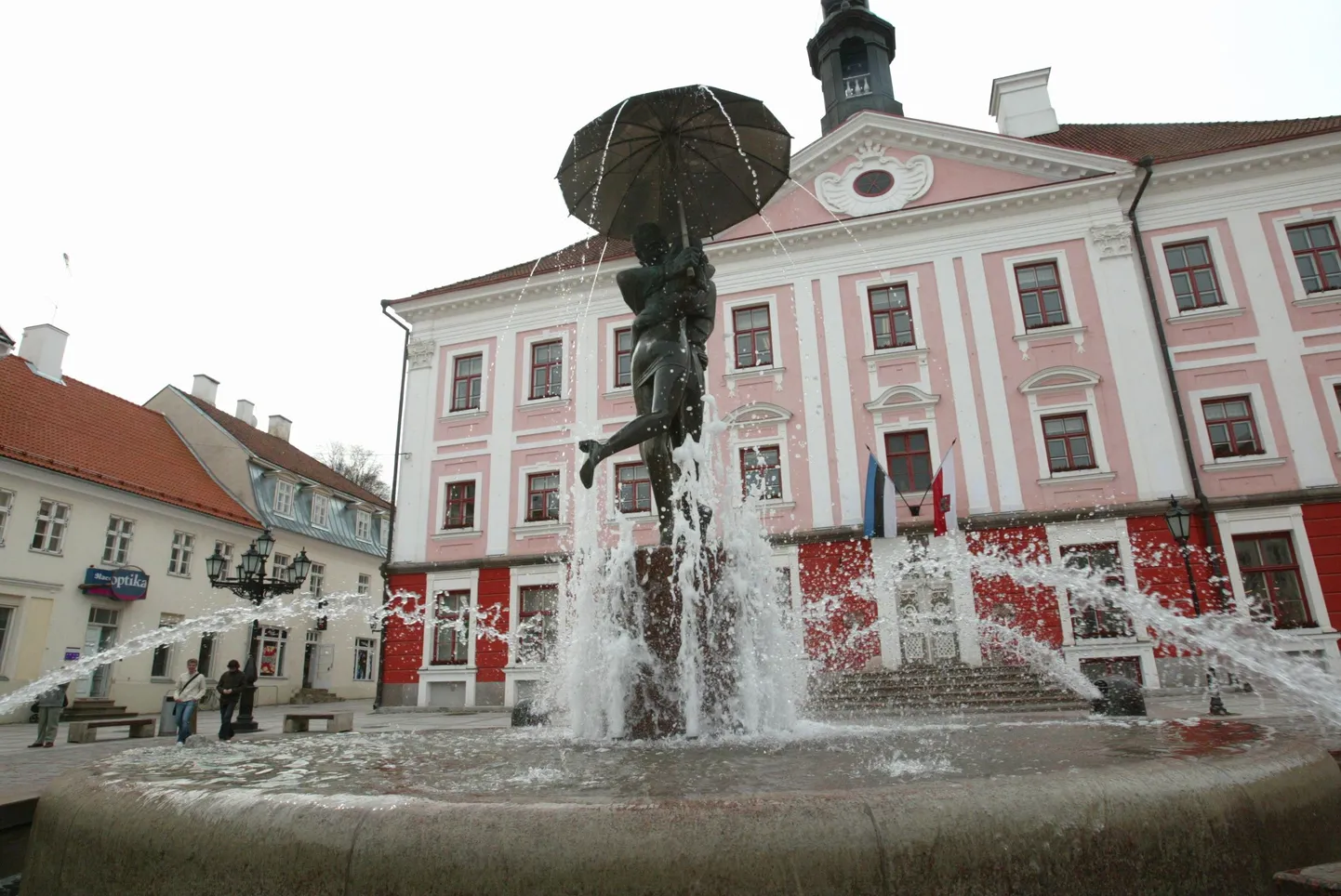 Tartu üks tuntumaid skulptuure «Suudlevad tudengid».