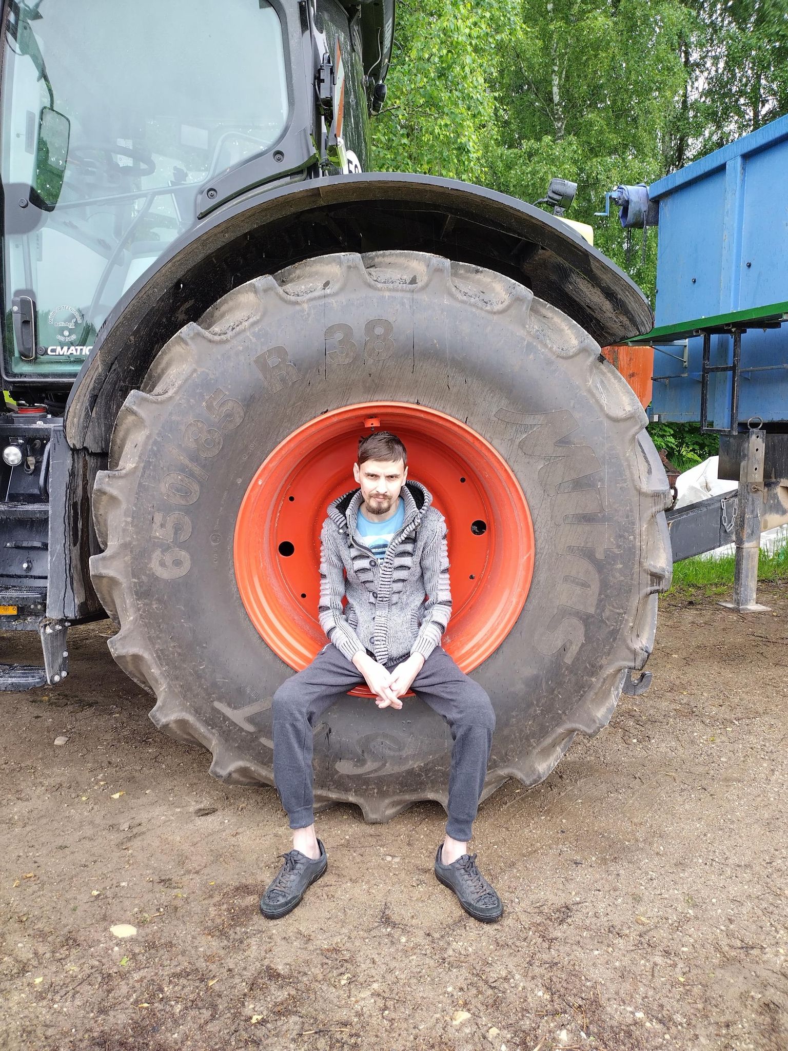 Janno Puusepp elab Tartumaal Nõo lähedal, kus ta pere tegeleb rohkem kui kahesajal hektaril teraviljakasvatusega. Enamik sellest maast on rendimaa.