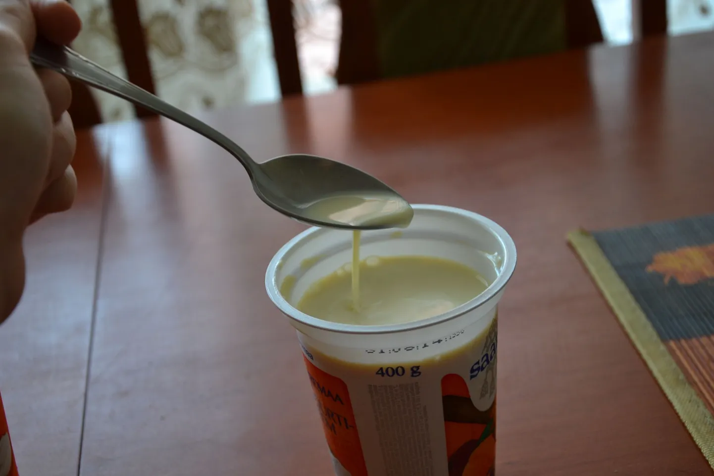Купленный читательницей йогурт.