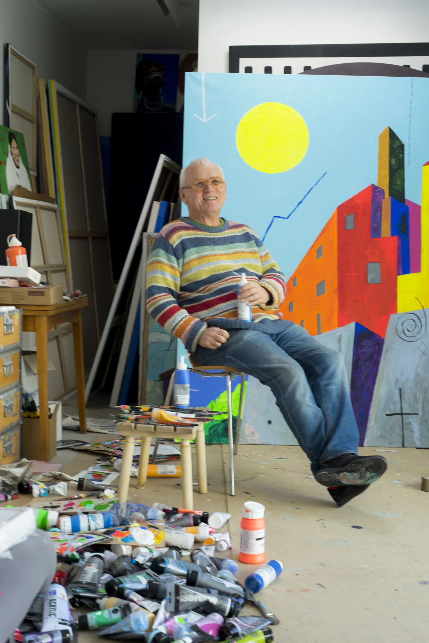Kunstnik ja architect Vilen Künnapu oma ateljees Viimsis.
