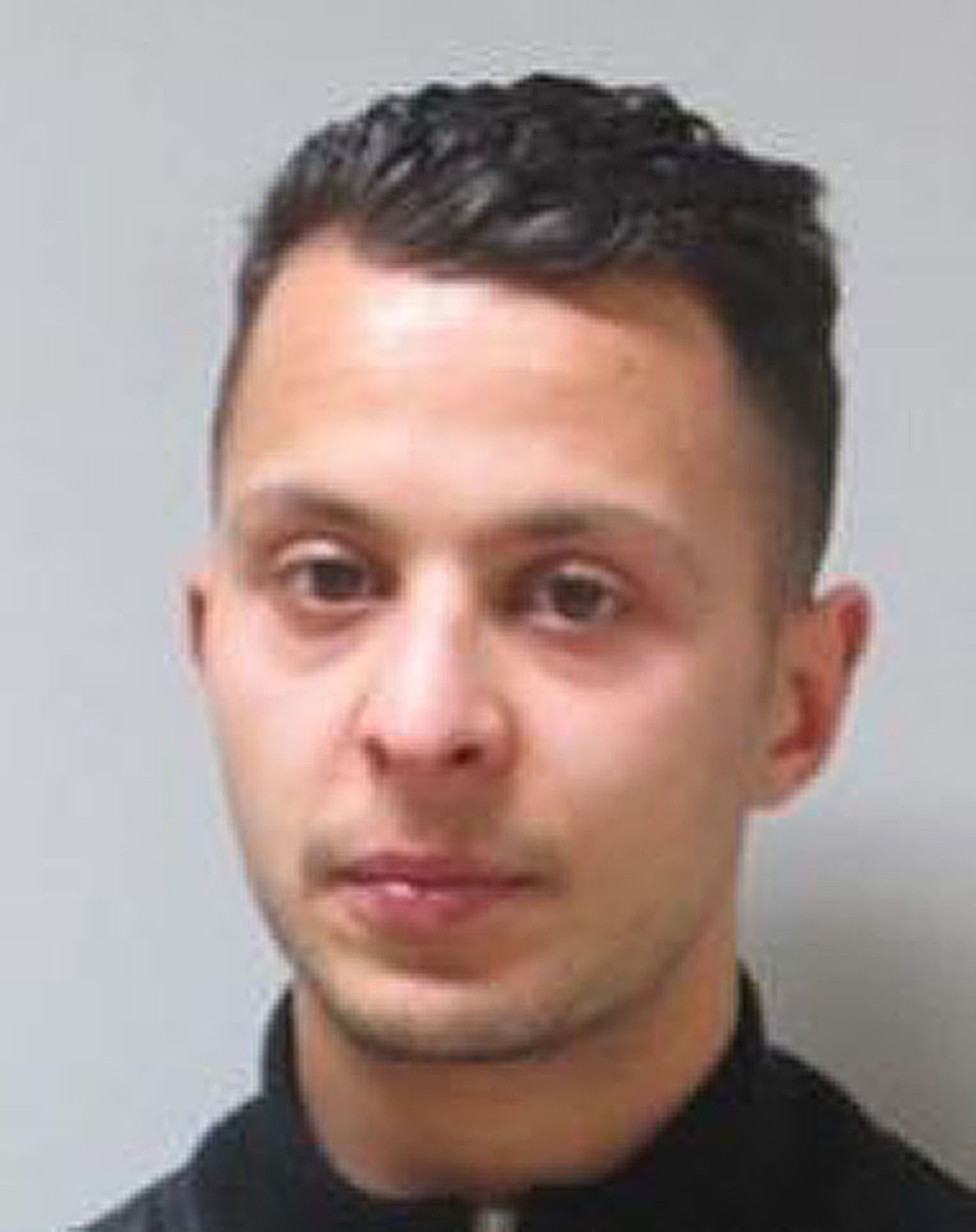 Belgia politsei foto Salah Abdeslamist, kes osales Pariisi 2015. aasta novembrirünnakutes. Ta astub Pariisis nüüd kohtu ette