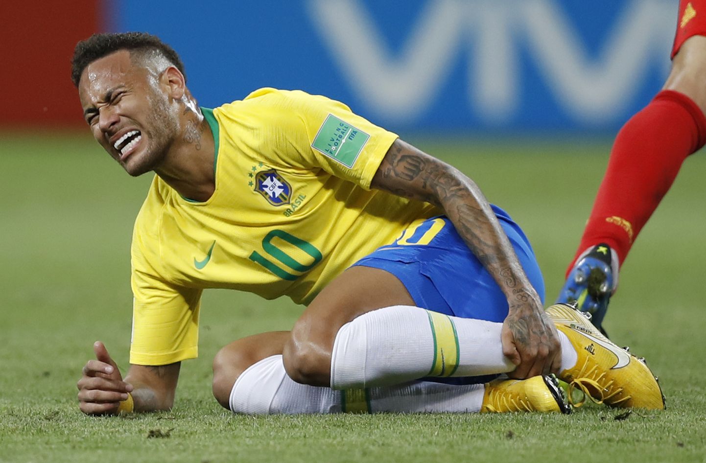 Neymar - ikka pikali maas, ikka naerualune.