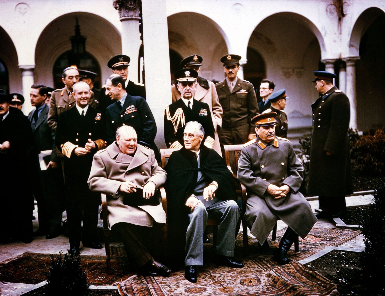Jalta konverents 1945. Vasakult paremale: Briti peaminister  Winston Churchill, USA president Franklin Delanoe Roosevelt ja Nõukogude Liidu juht Jossif Stalin