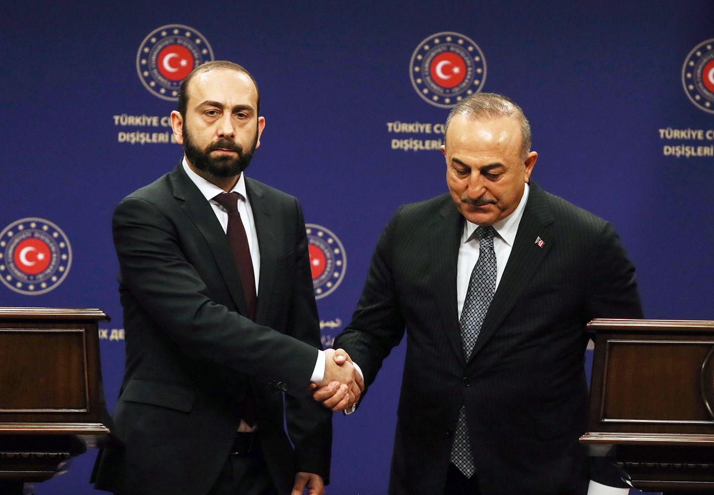Armēnijas un Turcijas ārlietu ministri tikšanās laikā Ankarā.