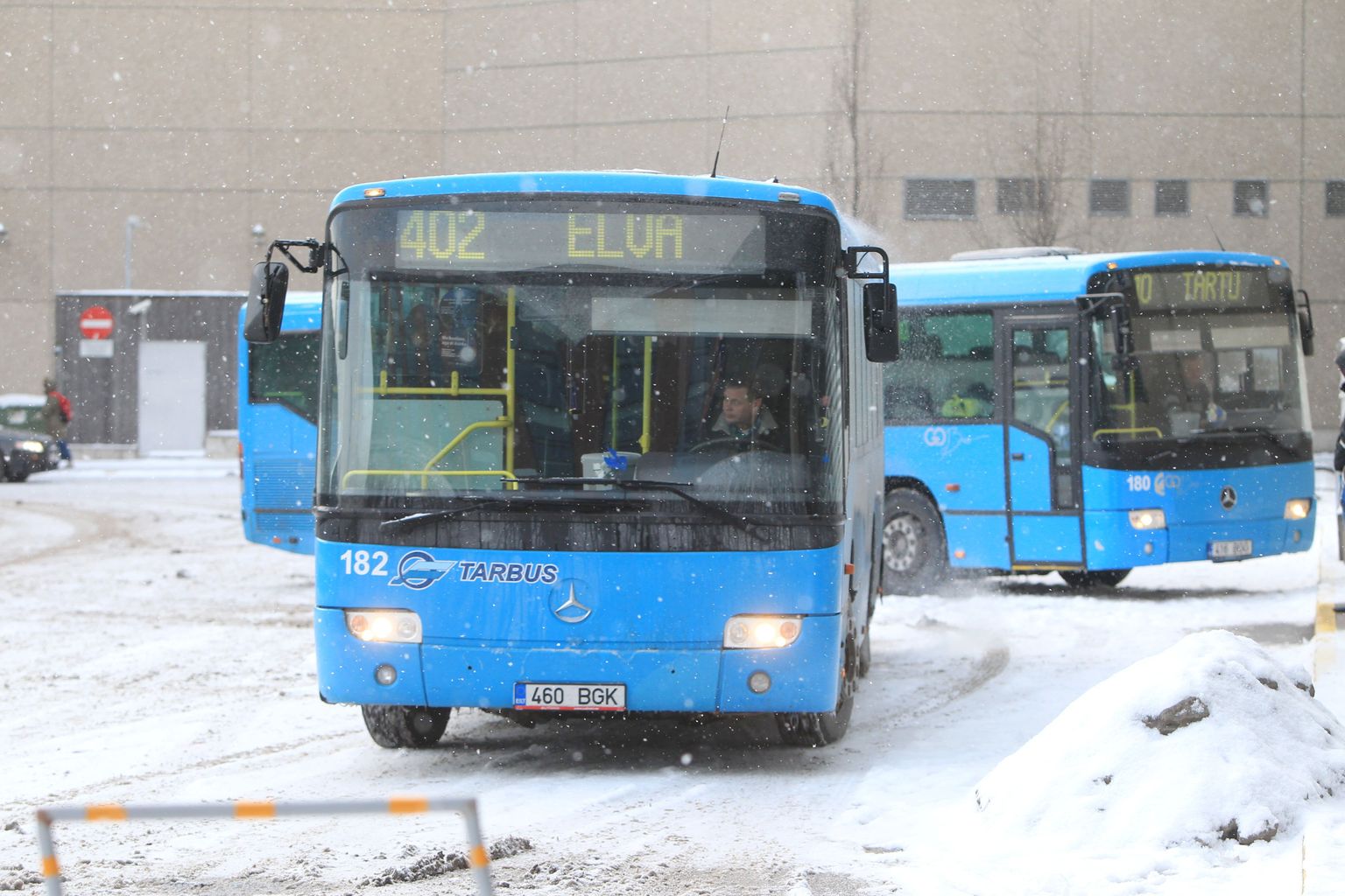 Tartu maakonnaliinide teenindaja on aasta algusest Gobus, kuid jaanuaris sõitis liinidel  ka Tarbusi kirjadega busse.