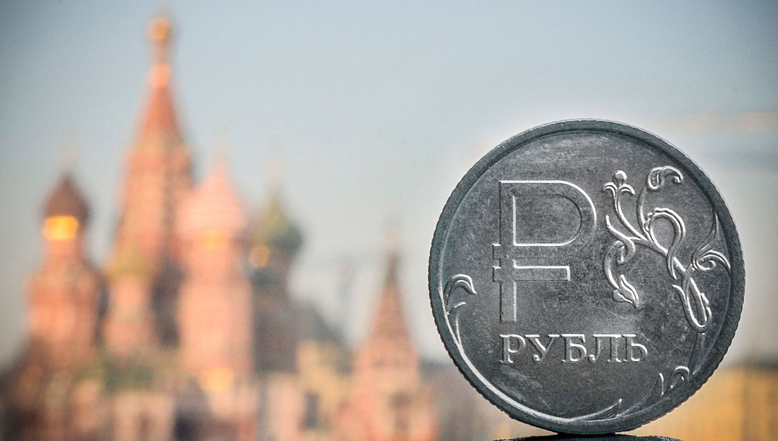 Venemaa eelarve langeb tänavu sügavasse puudujääki. Odavneb ka Vene rubla, mille kurss on euro suhtes viimase kolme kuuga langenud juba veerandi võrra.