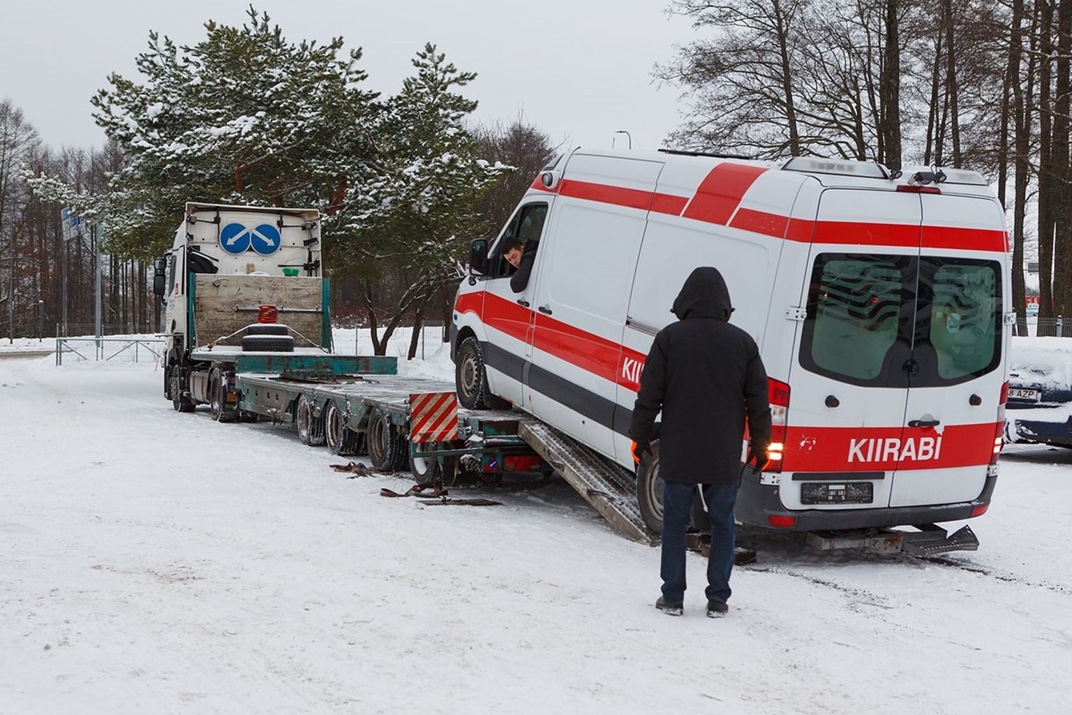 Таллинн отправил во Львов две машины скорой помощи.