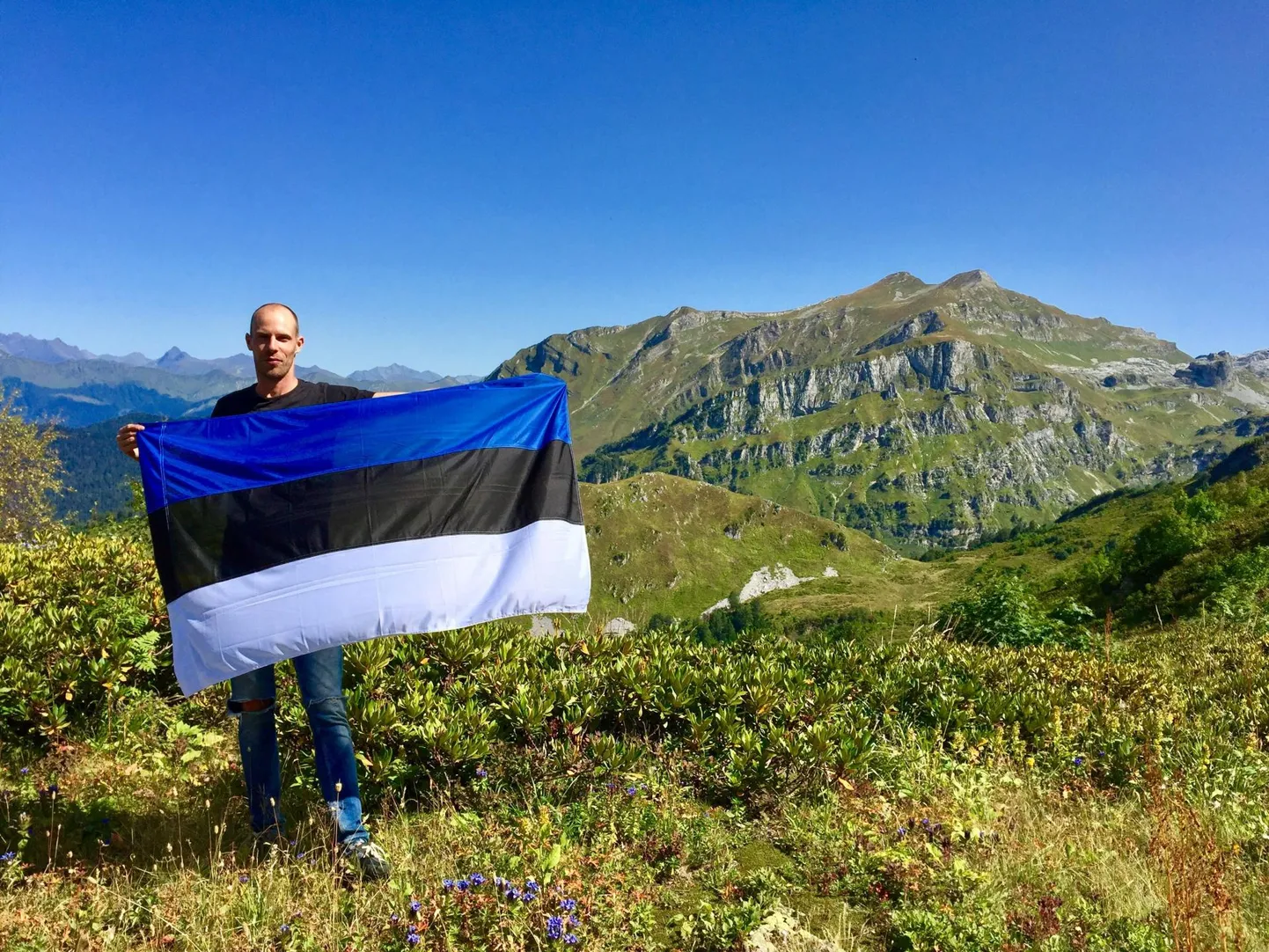 Arnold Rutto Abhaasias vanematel külas.