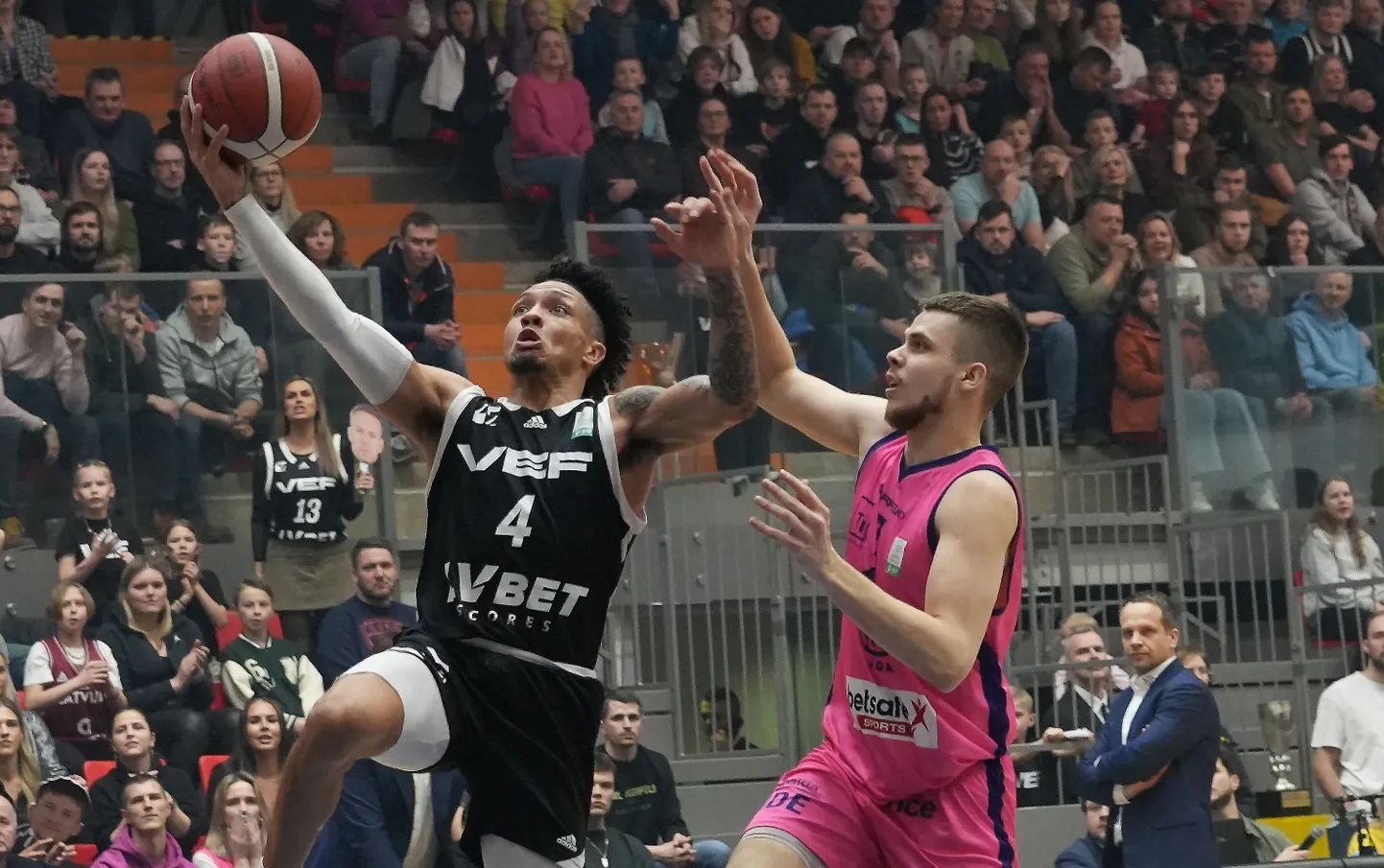 "Užavas" Latvijas kausa fināla spēle basketbolā, kurā tiekas "Rīgas Zeļļi" pret "VEF Rīga" Zemgales Olimpiskajā centrā.