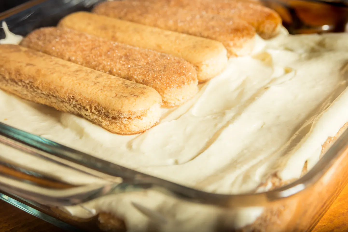 Tiramisu gatavošanas process. Ilustratīvs attēls.