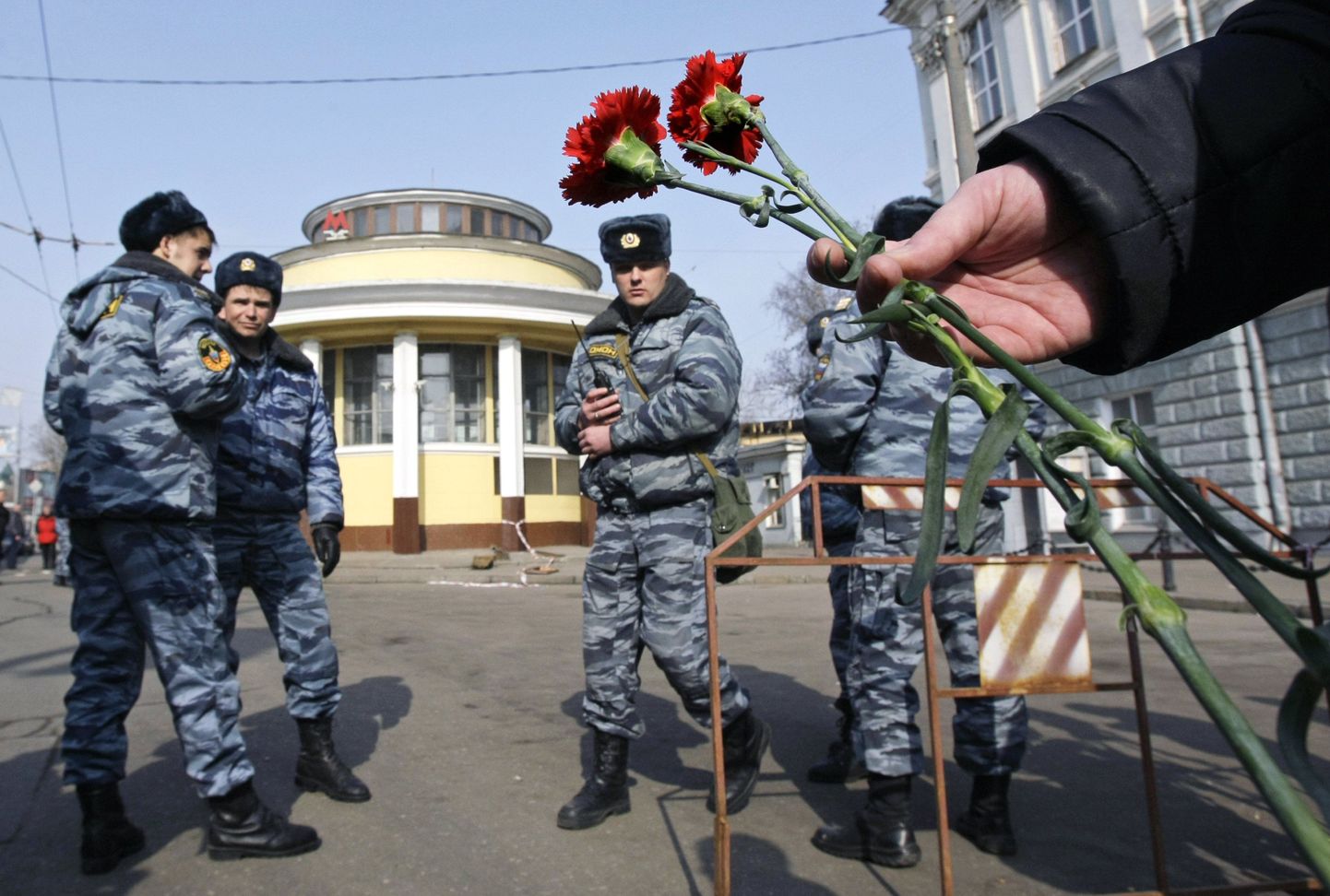 В результате терактов в Москве усилены меры безопасности.