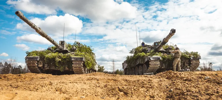 Ühendkuningriigi lahingutankid Challenger 2 lahinglaskmistel Eestis.