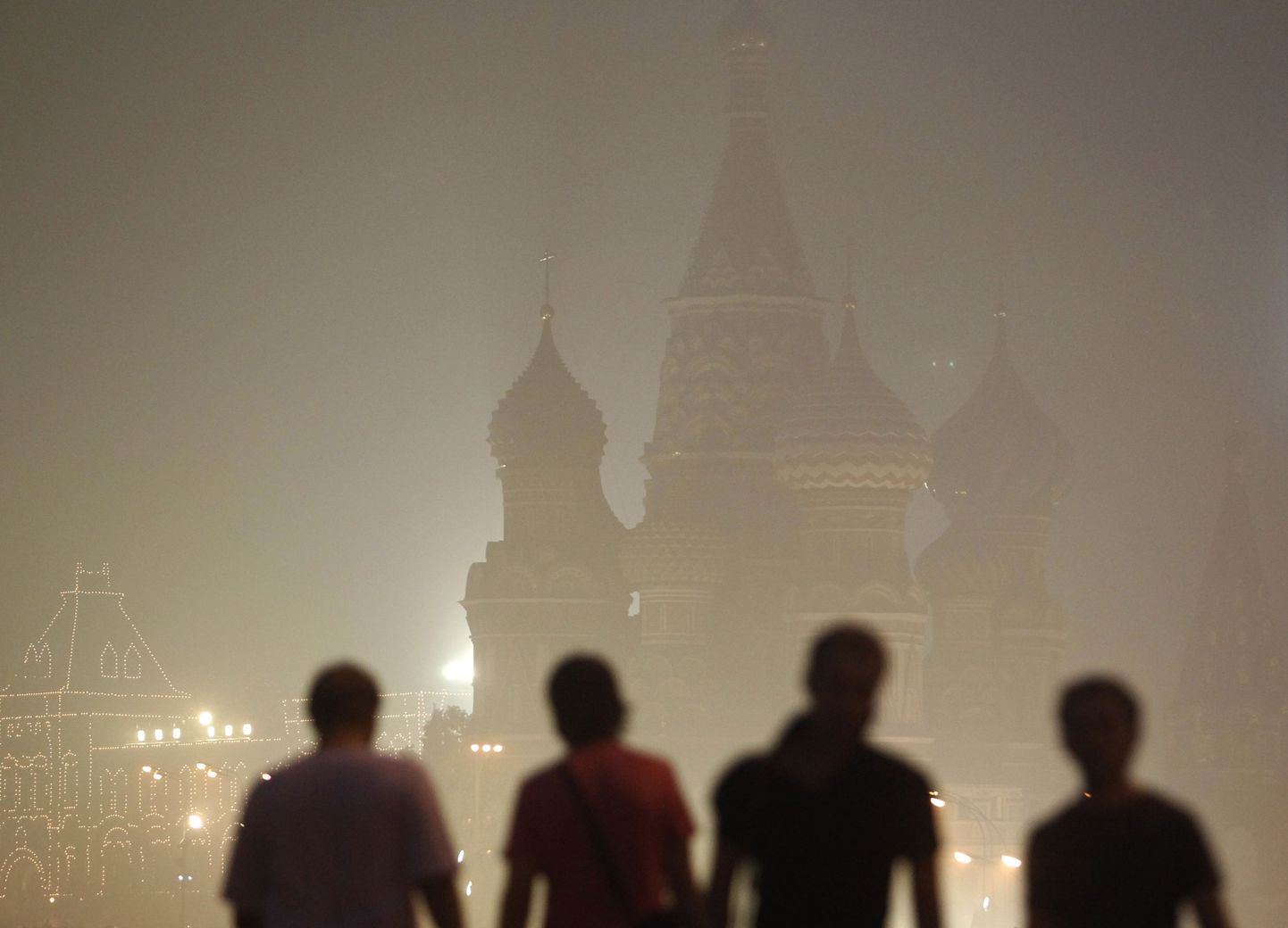 Вид на собор Василия Блаженного на Красной площади в Москве.