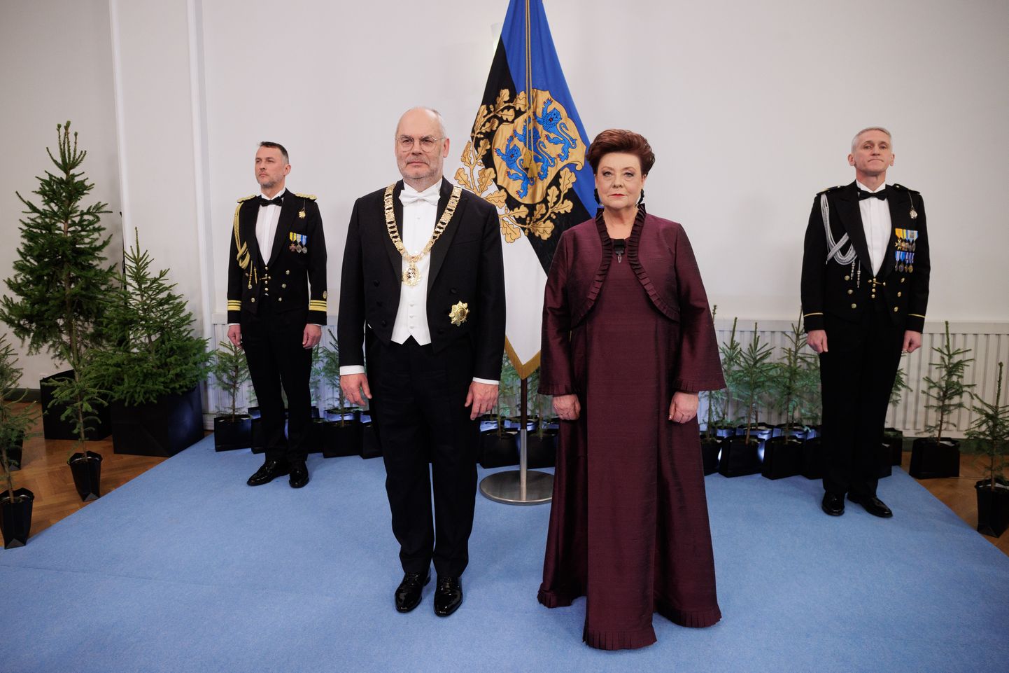 Eesti Vabariigi 105. aastapäev. Vabariigi president Alar Karis ja tema abikaasa Sirje kätlemisstseremoonia eel.