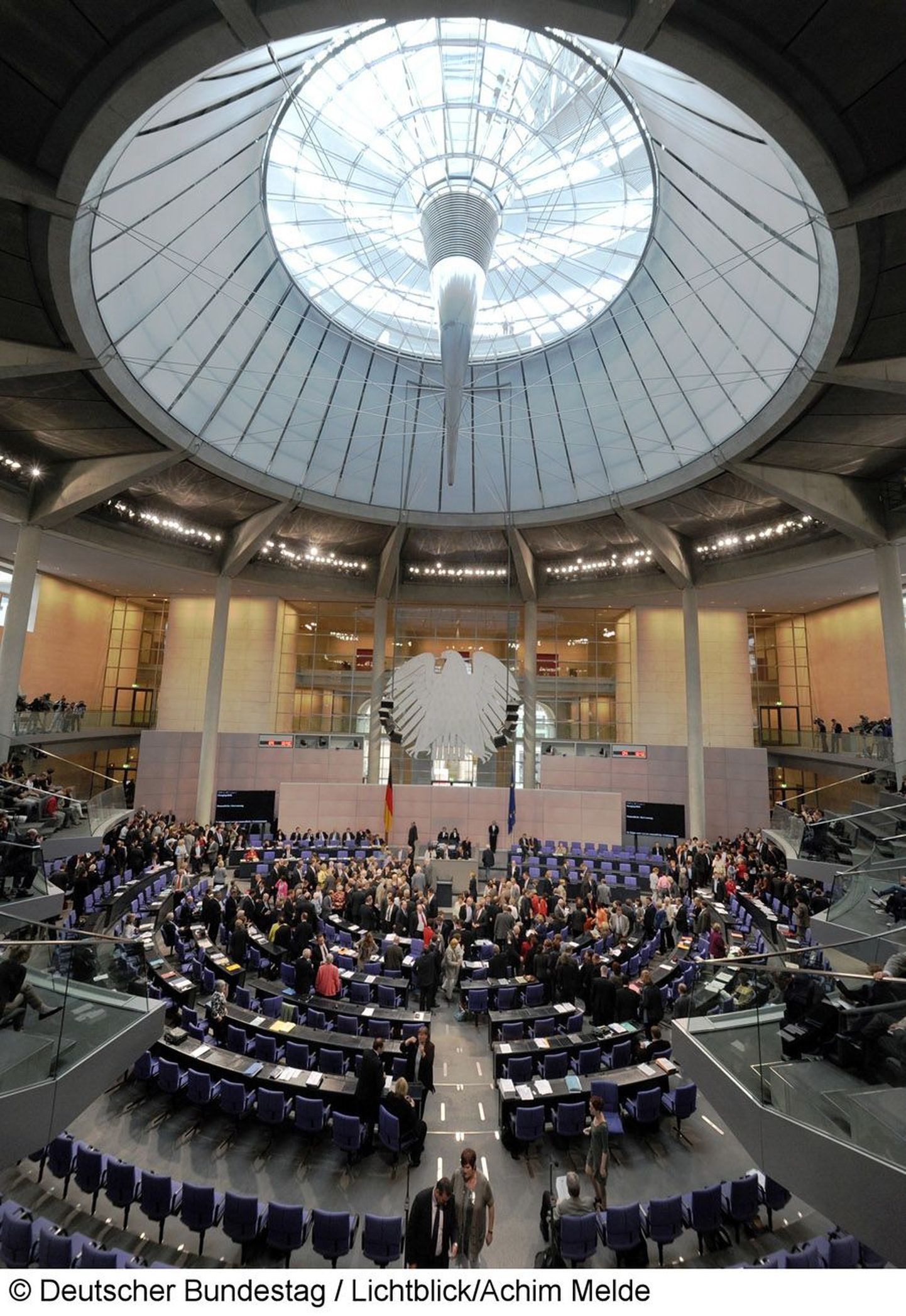 Bundestagi saadikute töökohaks oleva Reichstagi hoone istungisaal Berliinis.