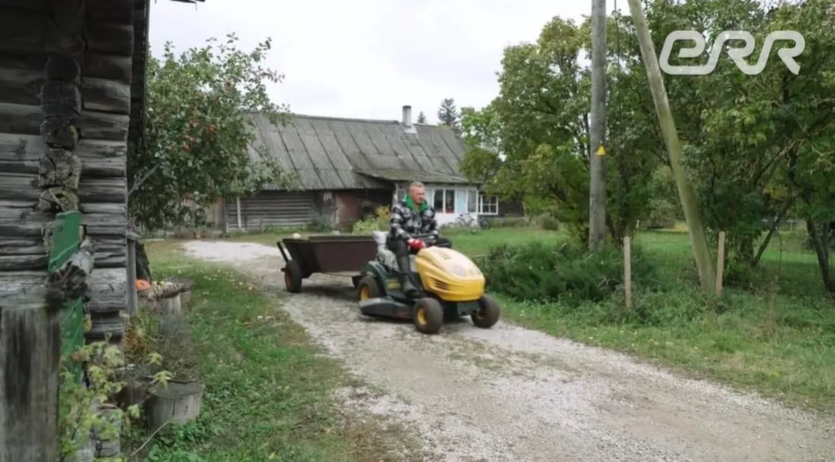 Tõsielustaar jäi «Maahommiku» kaamera ette ka murutraktoriga sõites.