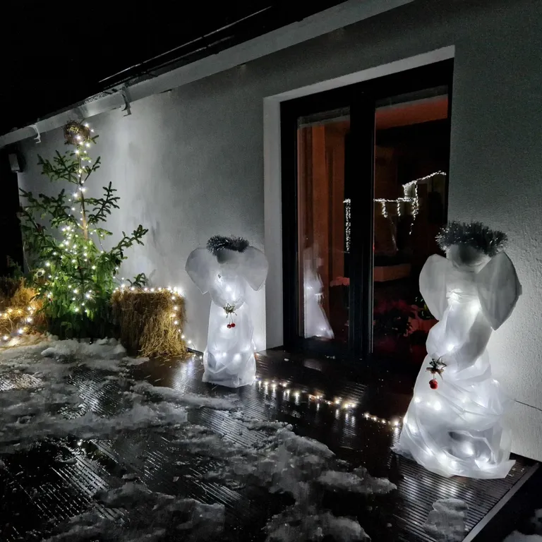 Kilksama külla Tulbiaia tee 5 pererahvas on loonud tõelise inglitemaa.