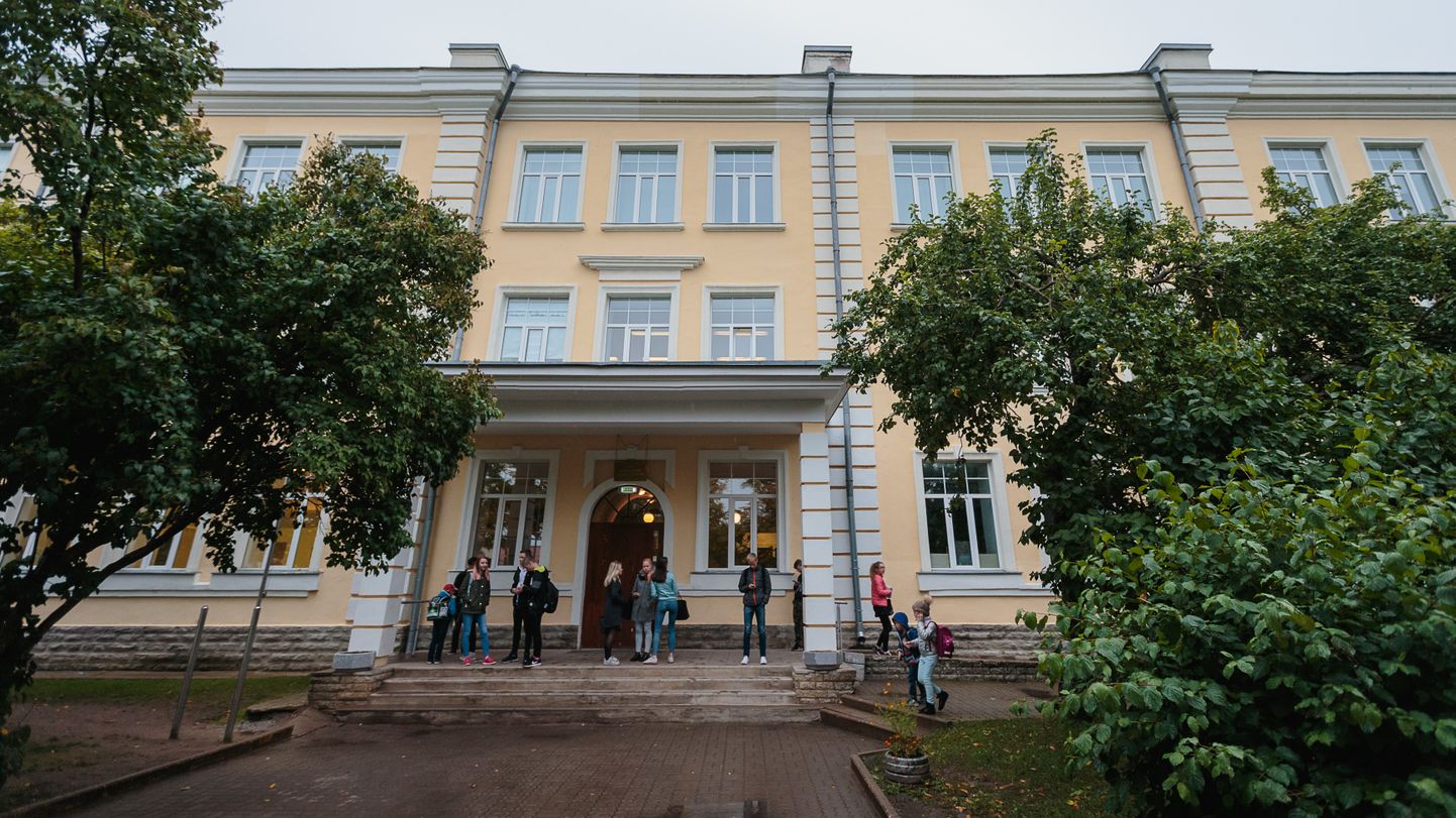Здание Кесклиннаской гимназии Нарвы.