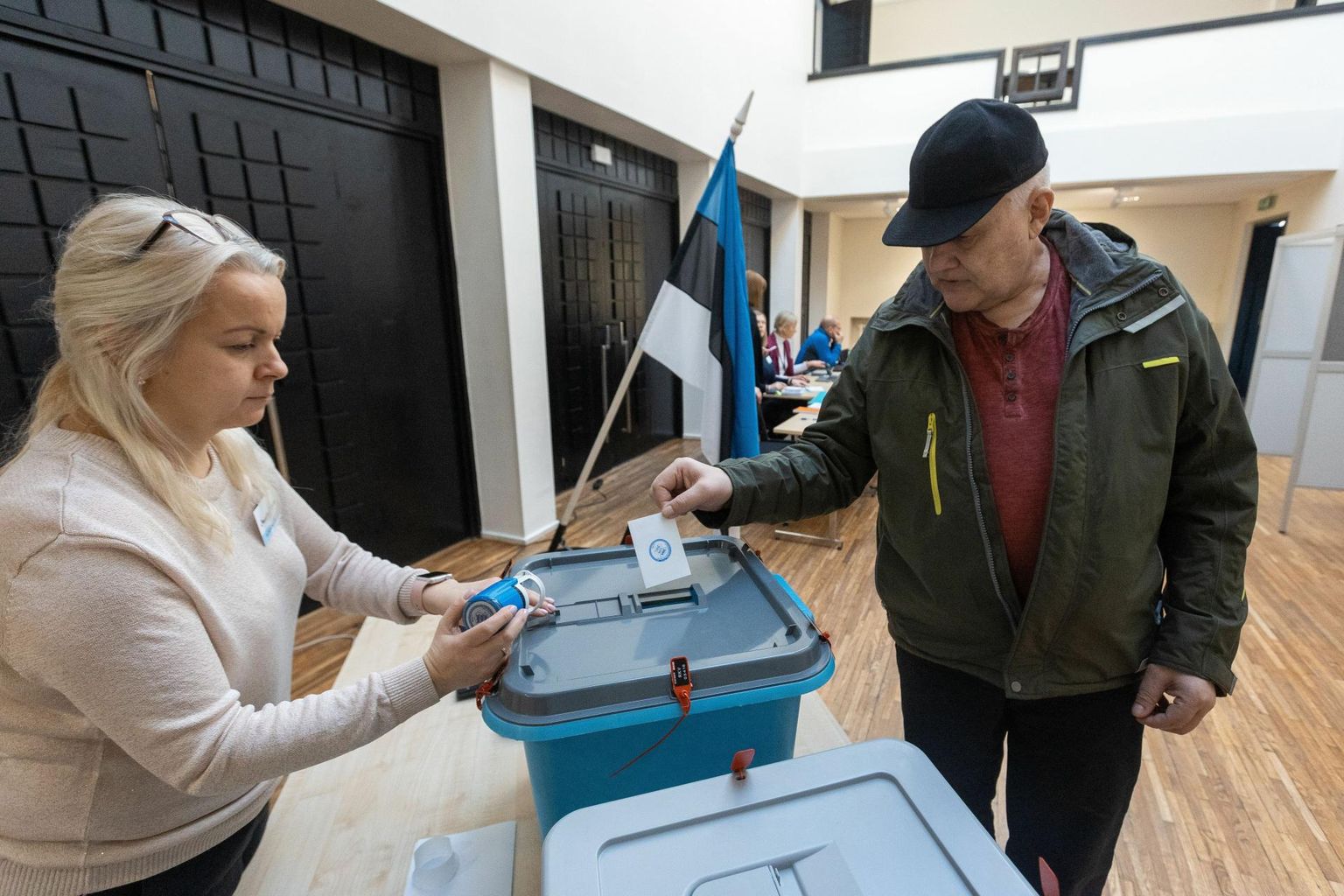 Tarbjal elav Ellar Eesmaa oli eile keskpäeval Paide valimisjaoskonnas esimeste valijate seas. Eesmaa on seda meelt, et me kõik peaksime oma kodanikukohust täitma.