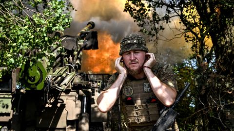 Ukrainas armija pirmdien nogalinājusi vai ievainojusi 1350 Krievijas karavīrus