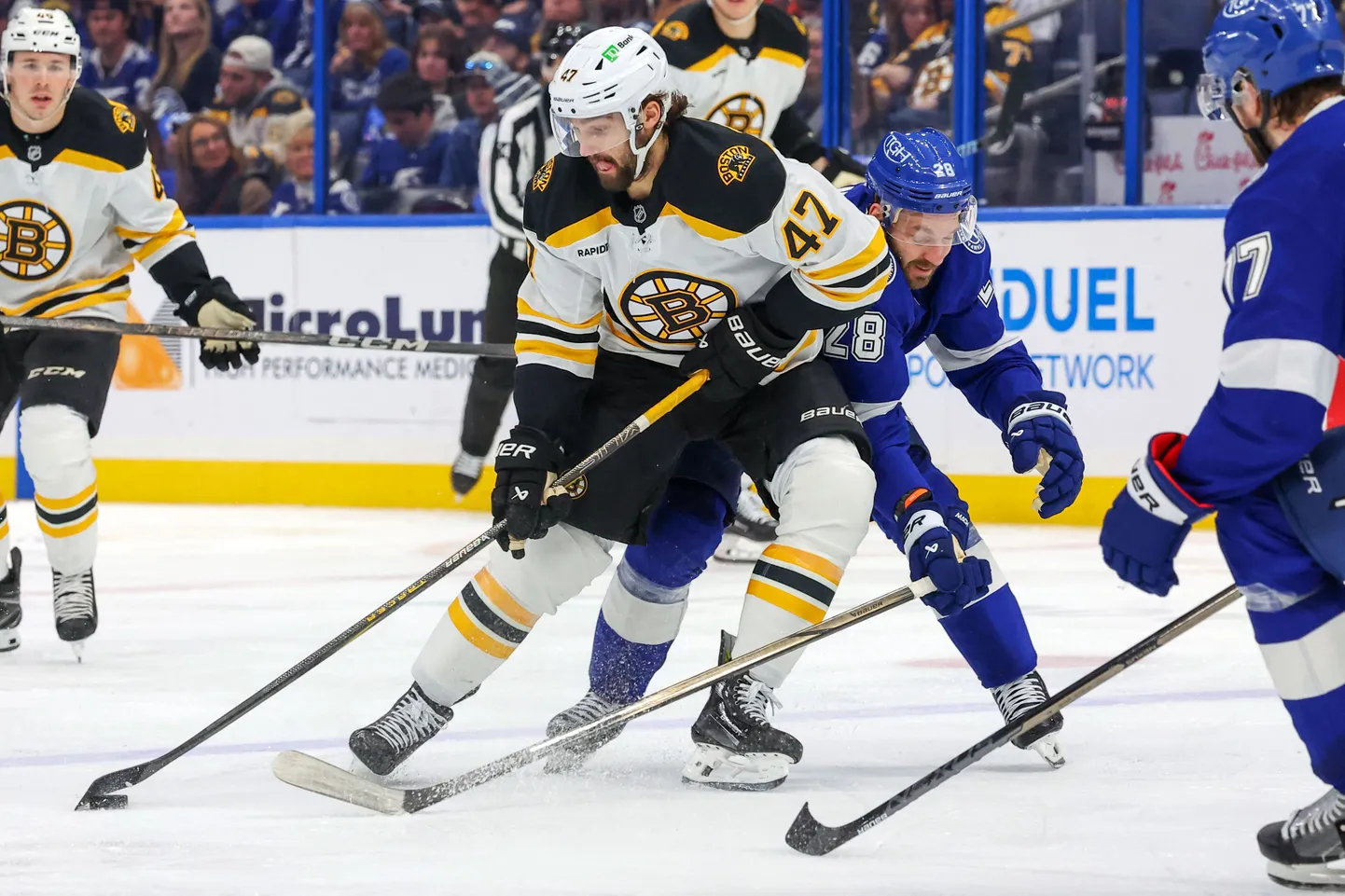 Zemgus Girgensons un "Lightning" uzvar "Bruins" komandu