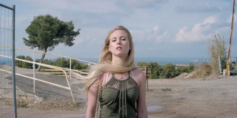 Sāra Megana Aluša īsfilmā "Gaidot Jupiteru".