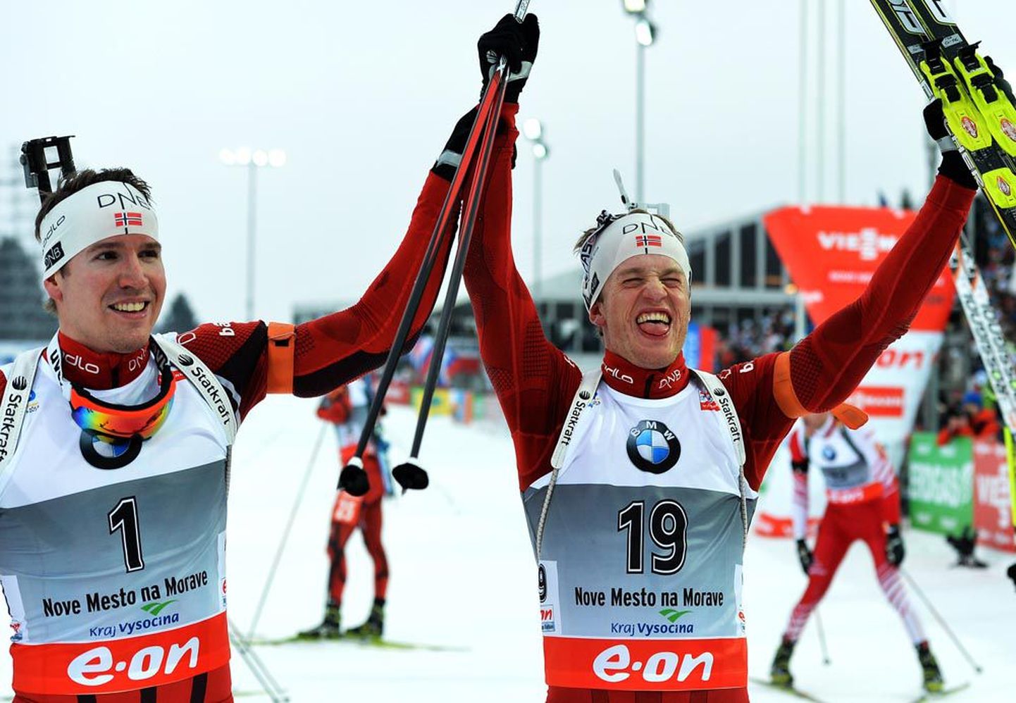 Tarjei Bø (paremal) võitis Norrale tänavuselt MMilt kaheksanda kuldmedali, tema koondisekaaslane Emil Hegle Svendsen lisas nelja kulla kõrvale pronksi.