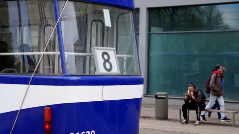 Rīgas centrā īslaicīgi traucēta vairāku maršrutu tramvaju kustība
