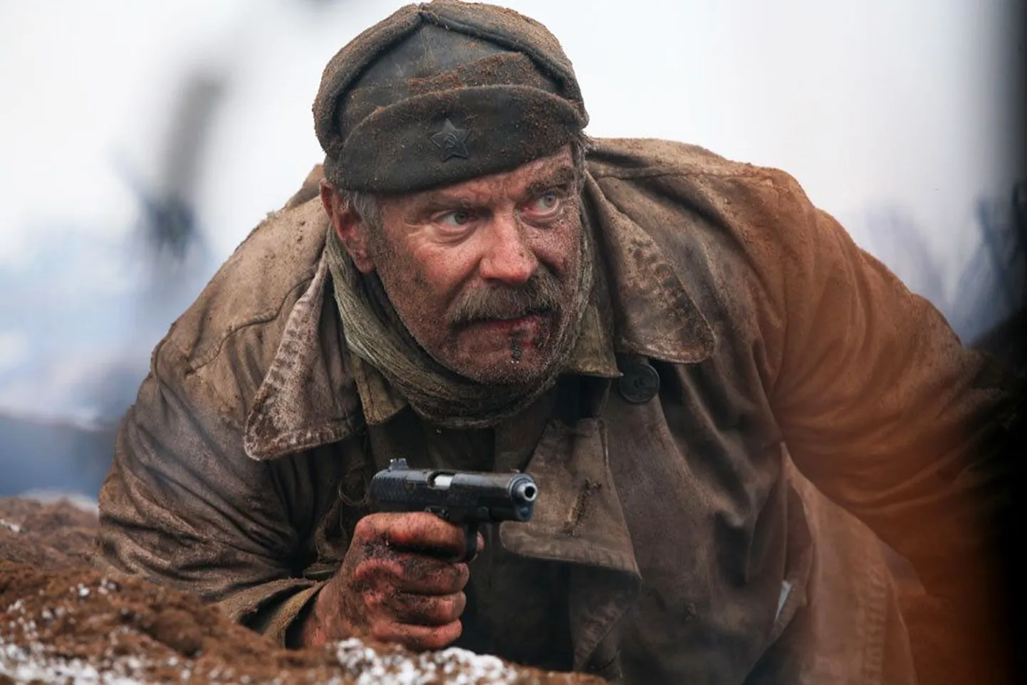 Nikita Mihhalkov (pildil diviisikomandör Kotovina) annab tuld – sõja enda pihta.