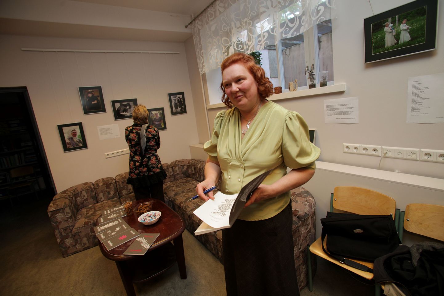 Luuletaja Kauksi Ülle 50. sünnipäeva puhul avati TÜ õppehoones fotonäitus. Juubeliks ilmus Kauksi Ülle luulekogu «Palunõiaq».