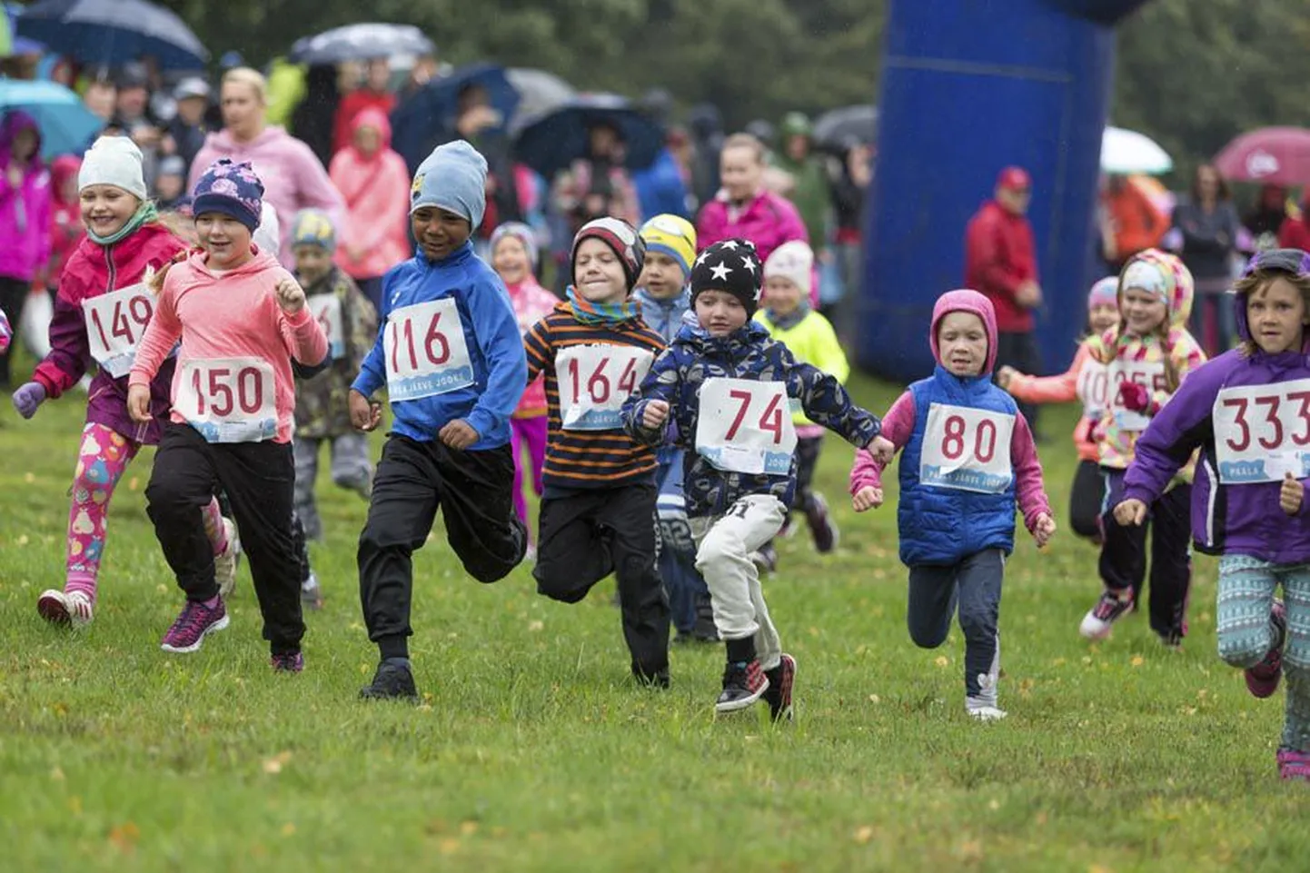Vihmasajus teoks saanud 68. ümber Paala järve jooksu lõpetas 354 last, sealhulgas 87 tillujooksul osalejat.