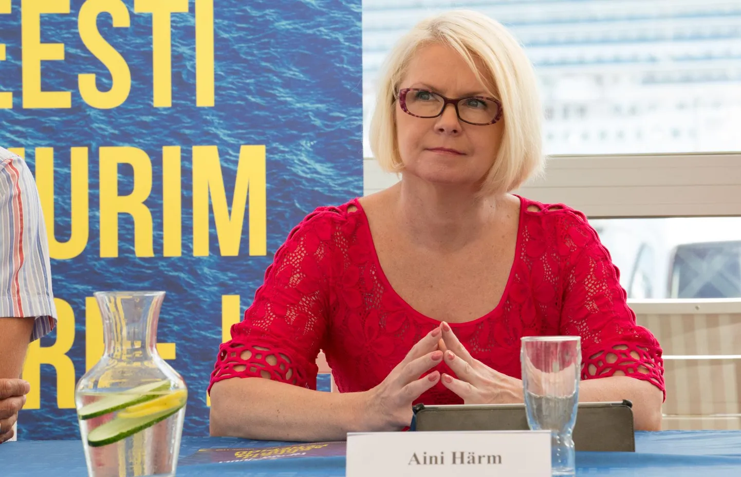 Tallinna kultuuriameti juhataja Aini Härm tahab alluvatelt jaanuaris saadetud kirja pärast kokku valuraha, igalt allakirjutanult umbes 50 eurot.