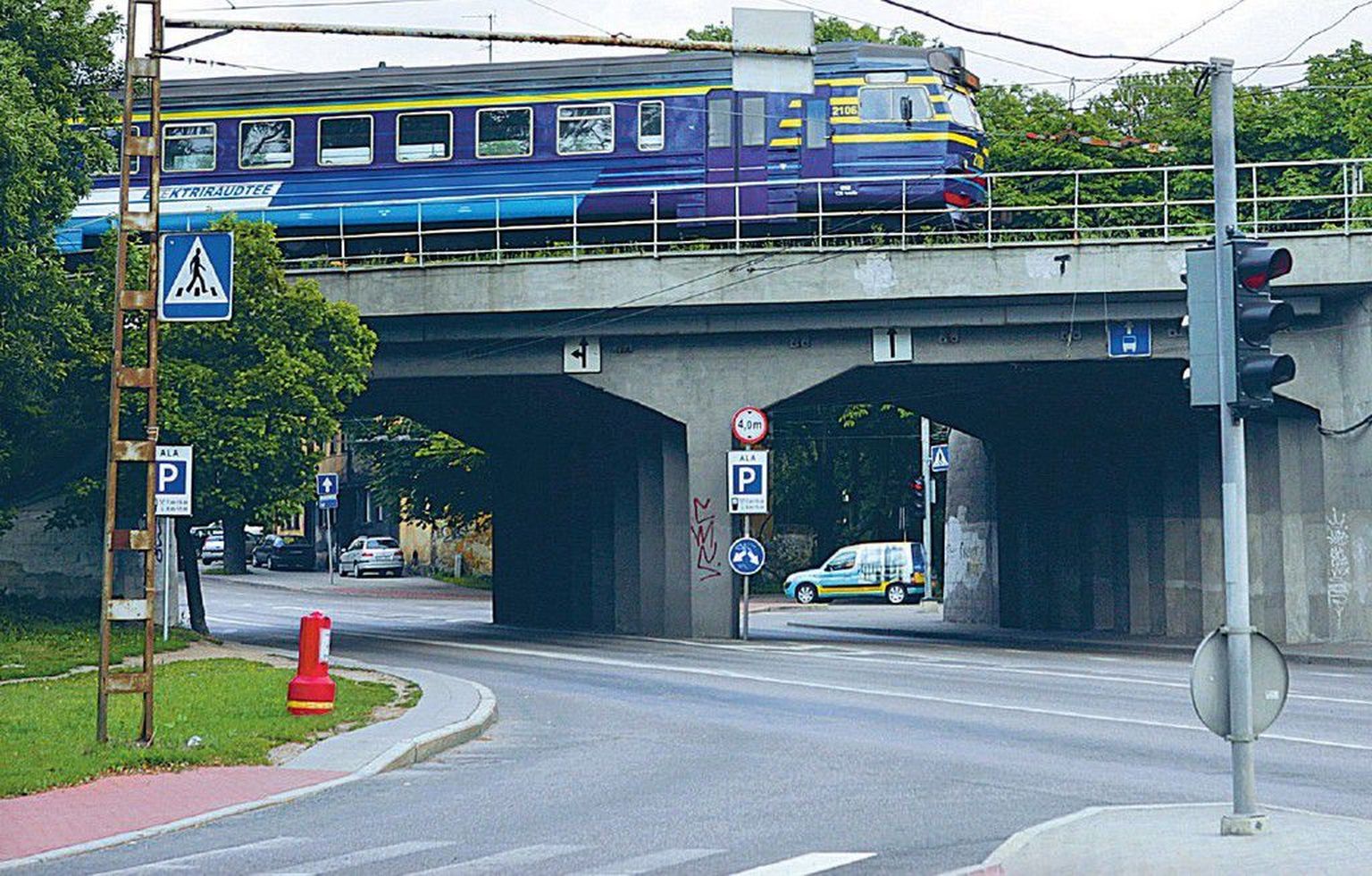Paldiski maanteel asuvast Tehnika viaduktist on saanud üks tähtsamaid liiklussõlmi Tallinnas.