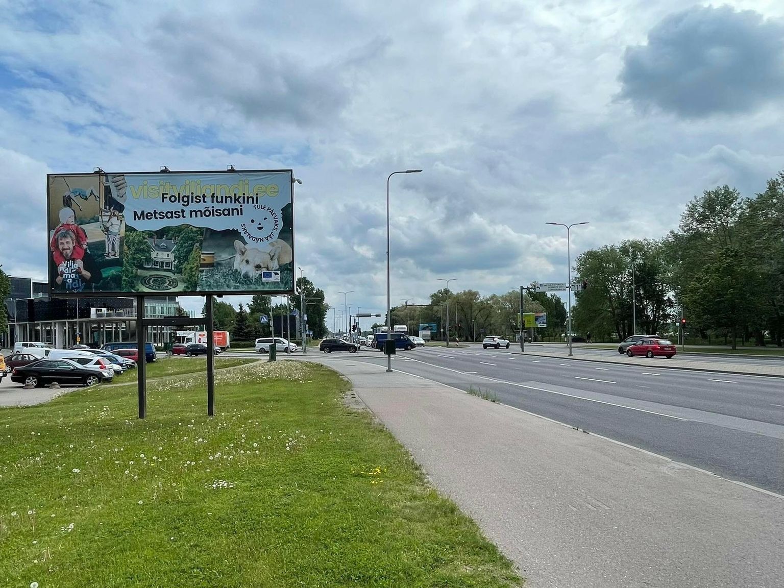 Visit Viljandi reklaam Tallinnas Ülemiste keskuse ja Tartu maantee vahel.