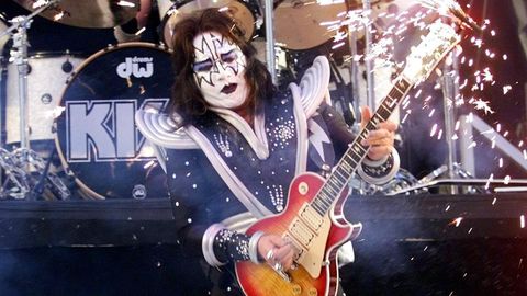 Miris rokgrupas "Kiss" ģitārists Eiss Freilijs