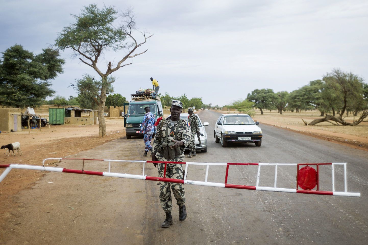 Mali armee kontrollpunkt Sevare' lähistel.