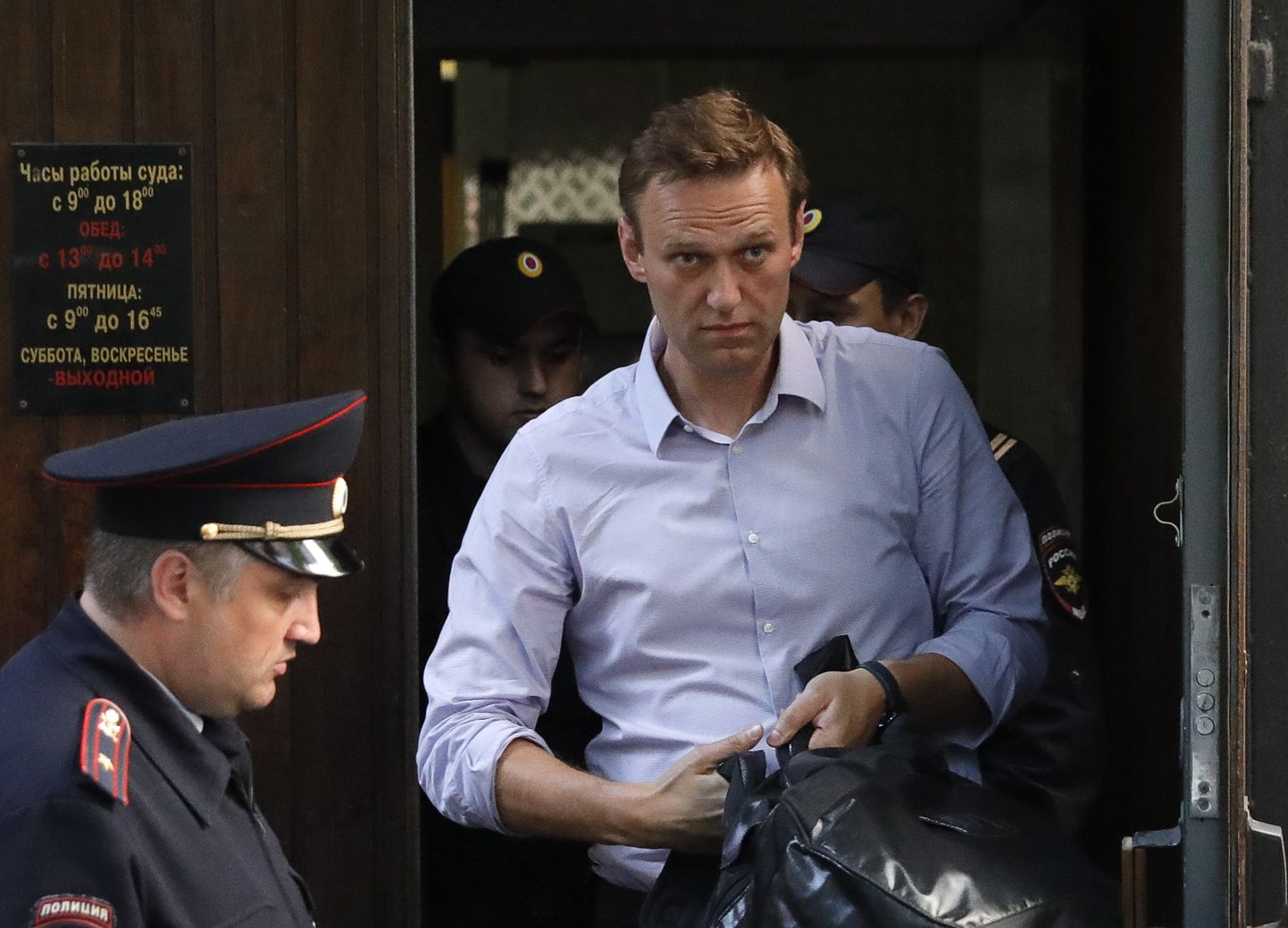 Aleksei Navalnõi kohtust lahkumas.